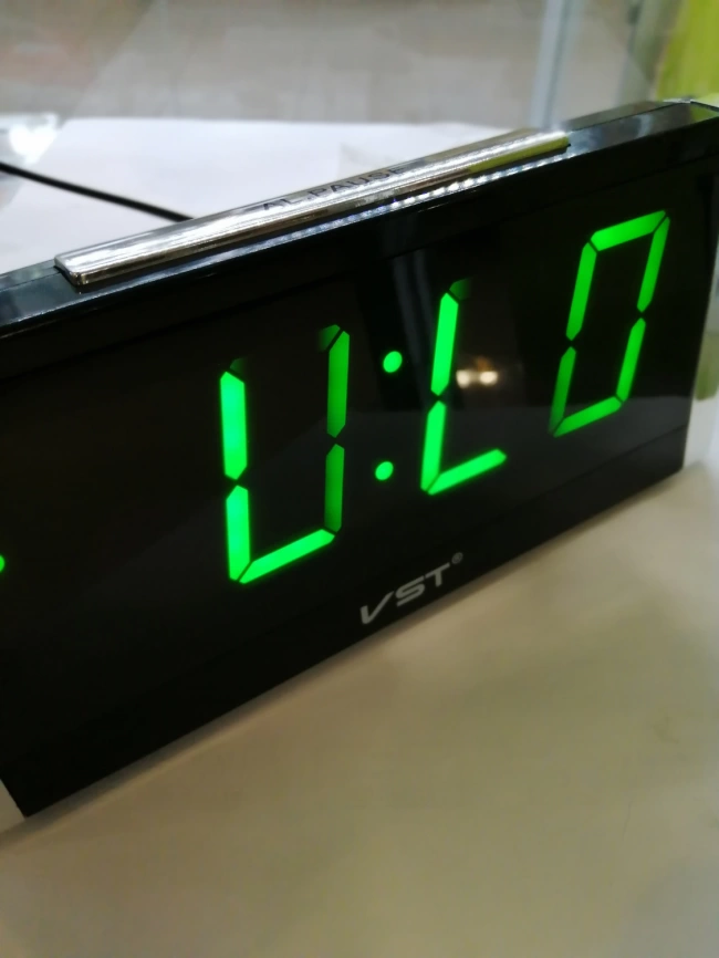 731-4 VST (ярко-зеленый) часы электронные фото 2